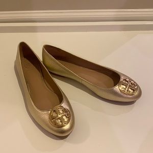 Tory Burch Size 8.5 gold flat